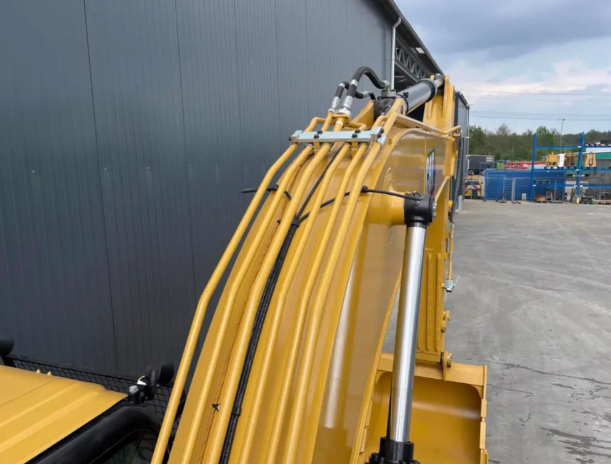 CAT 323D3