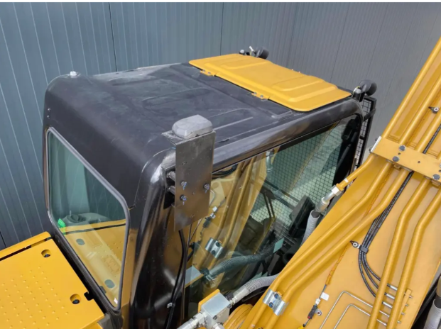 CAT 323D3