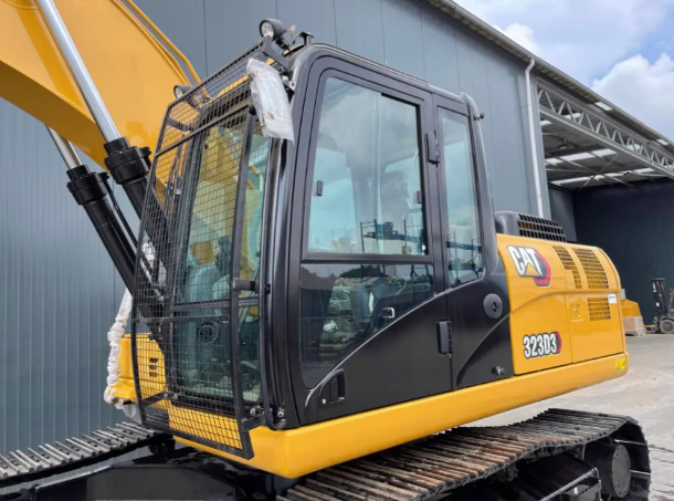 CAT 323D3