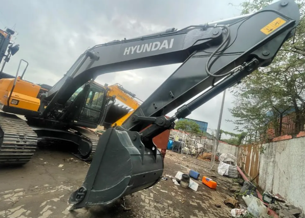 HYUNDAI R210